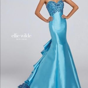 Ellie Wilde, size 4, new with tag